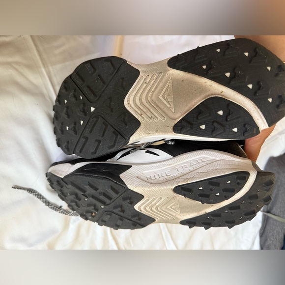 Nike Women's Zegama Trail Running Shoes - Picture 5 of 6